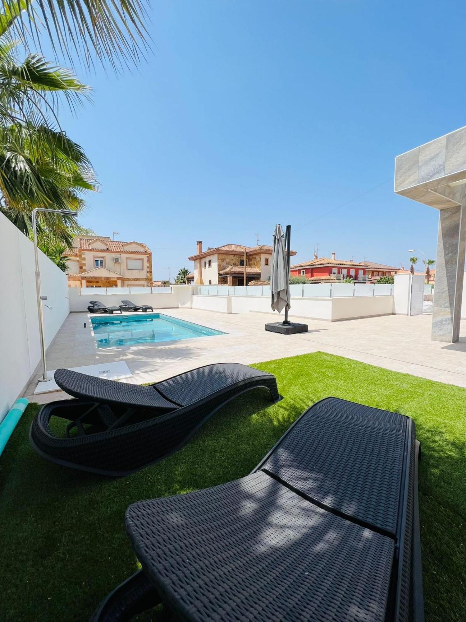 Villa Domicil De Luxe Τορεβιέχα Εξωτερικό φωτογραφία