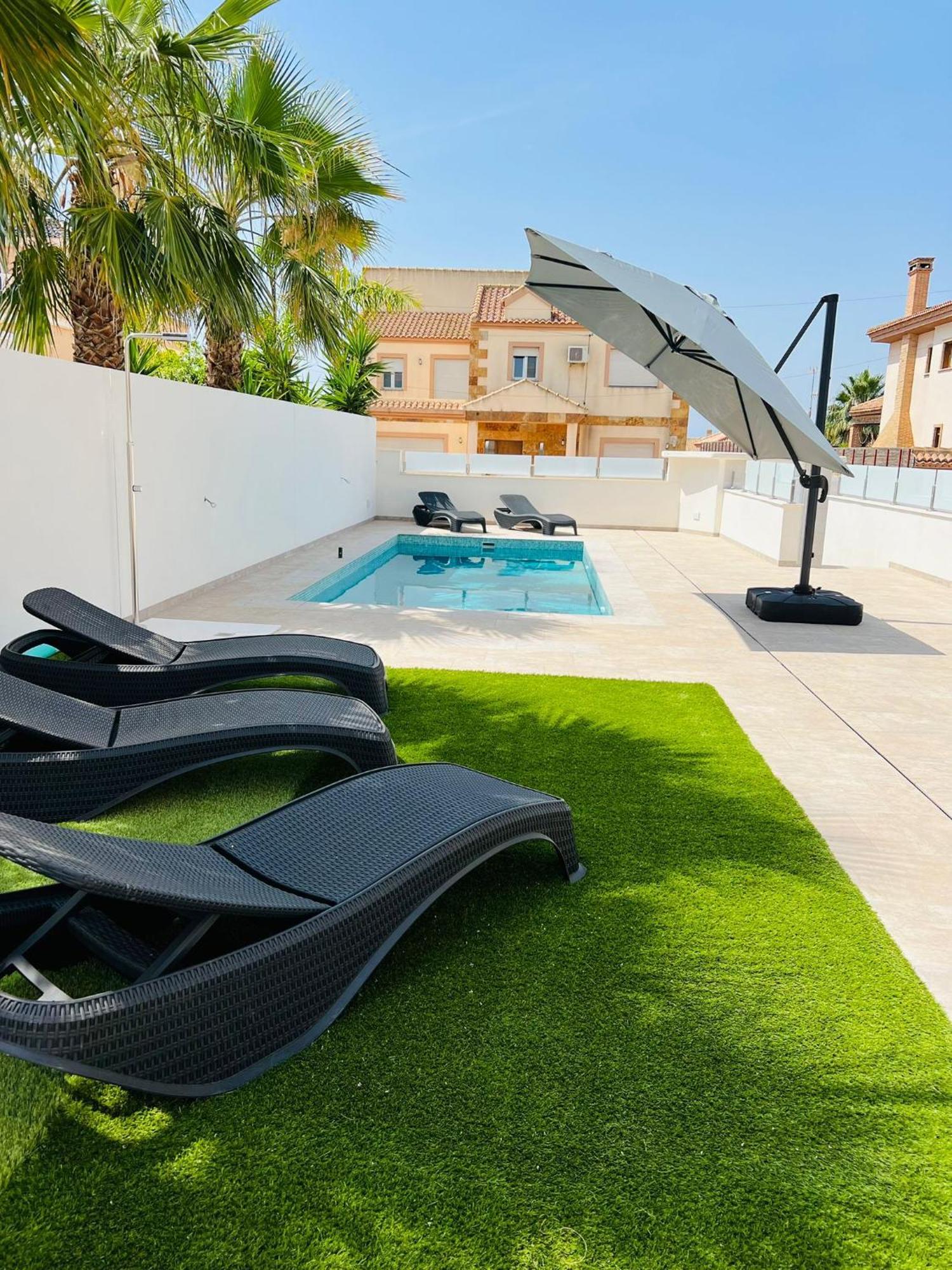 Villa Domicil De Luxe Τορεβιέχα Εξωτερικό φωτογραφία